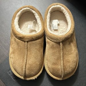 VIRAL Cat & Jack Slippers